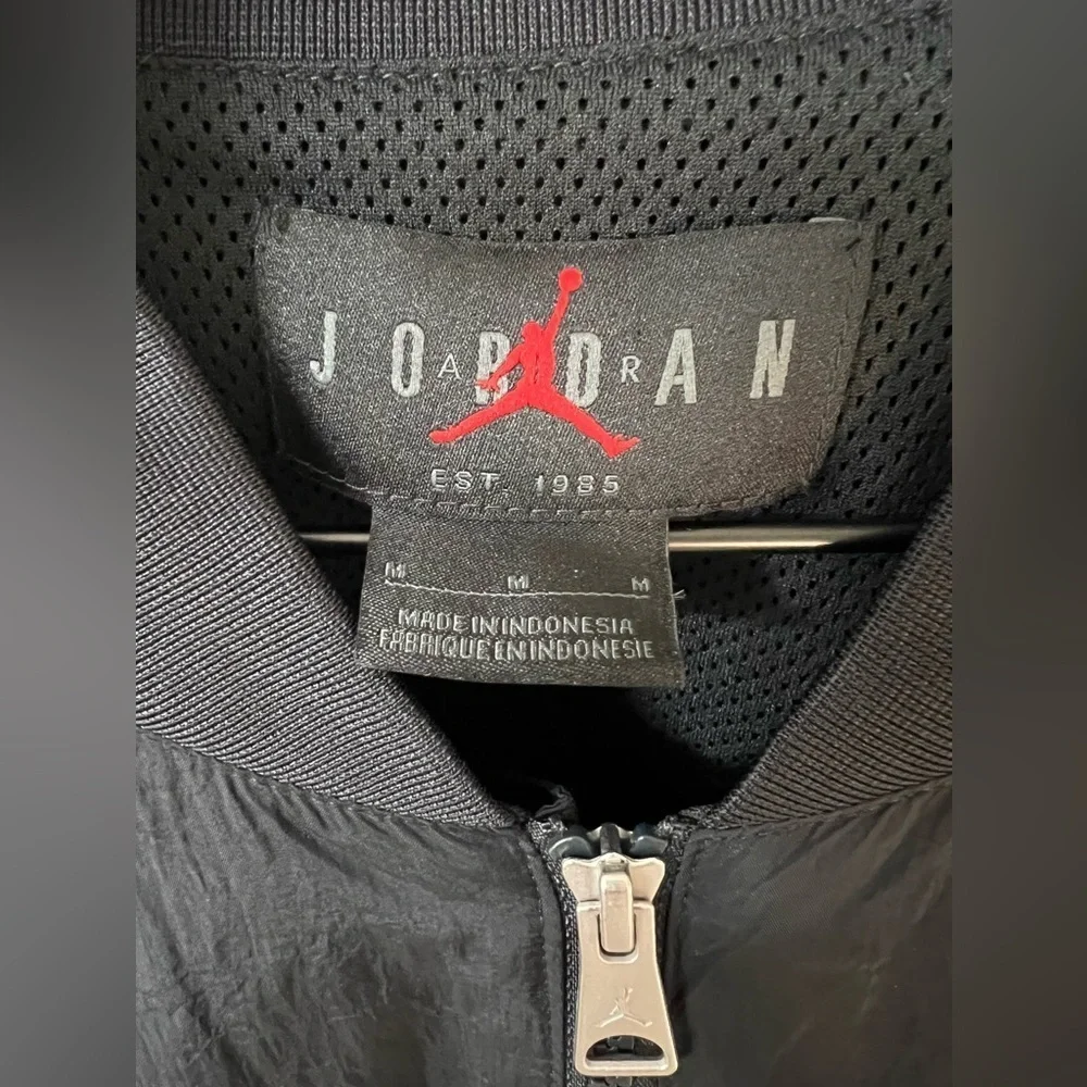 Jordan Essentials Lightweight Nylon Renegade Jacket Medium